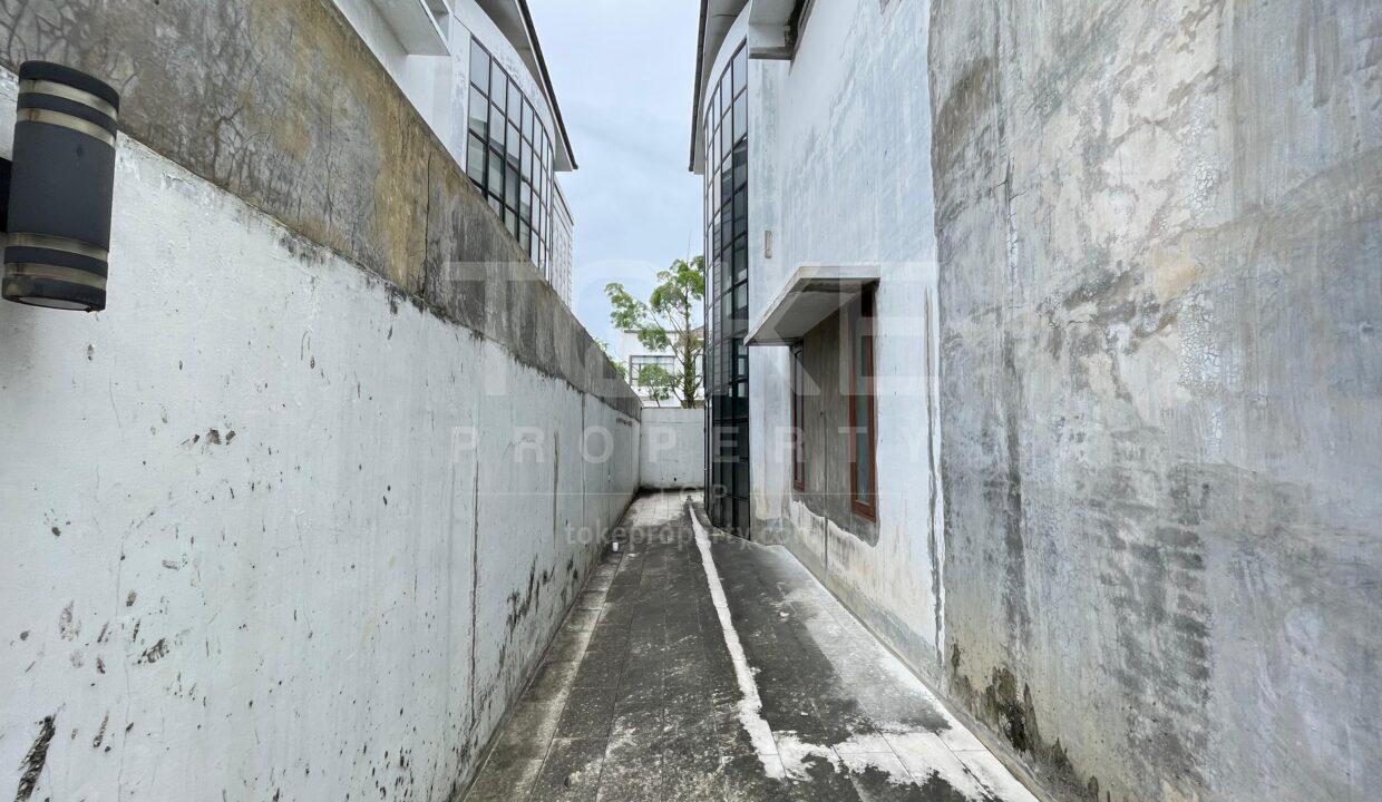 SB_303_LLA-7